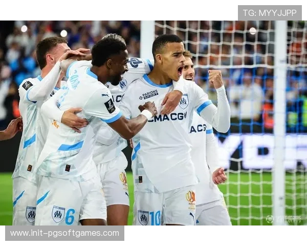 欧冠球迷街头壁画热潮，马赛主场涂鸦致敬格林伍德